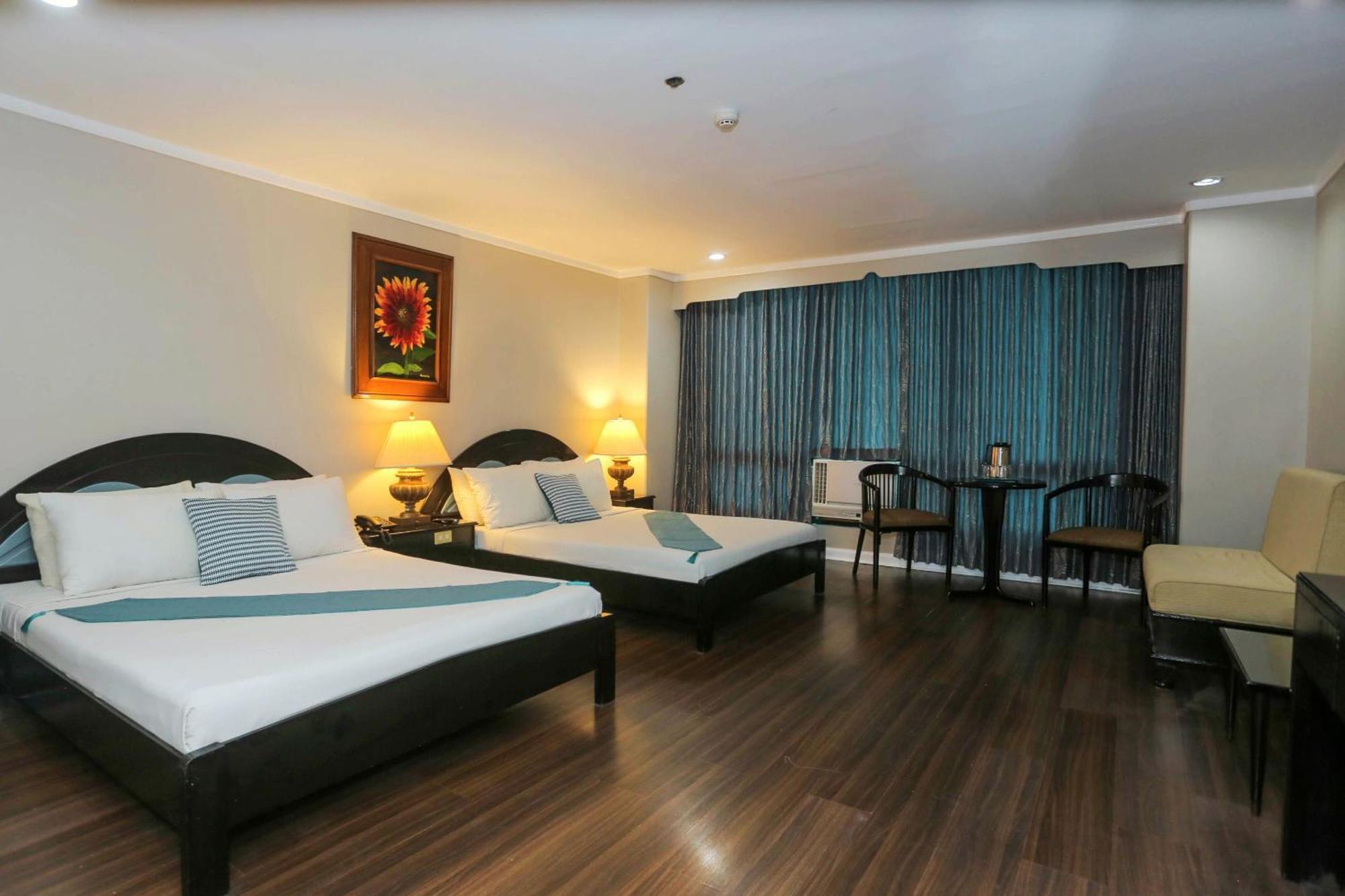 Holiday Plaza Hotel - Cebu Exterior foto